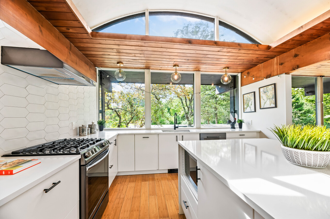 9470 North Sleepy Hollow Road Bayside, WI 53217 - Photo 8 of 49 Loaded with Natural Light