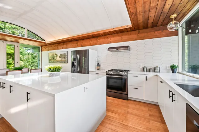 $619,900 | 9470 North Sleepy Hollow Road, Bayside, WI 53217