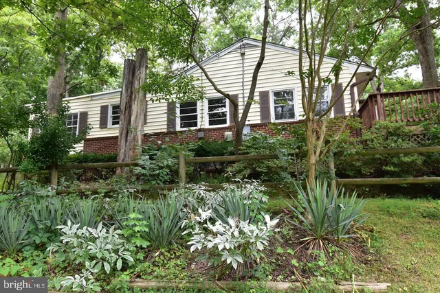 $695,000 | 7201 Barry Road, Alexandria, VA 22315