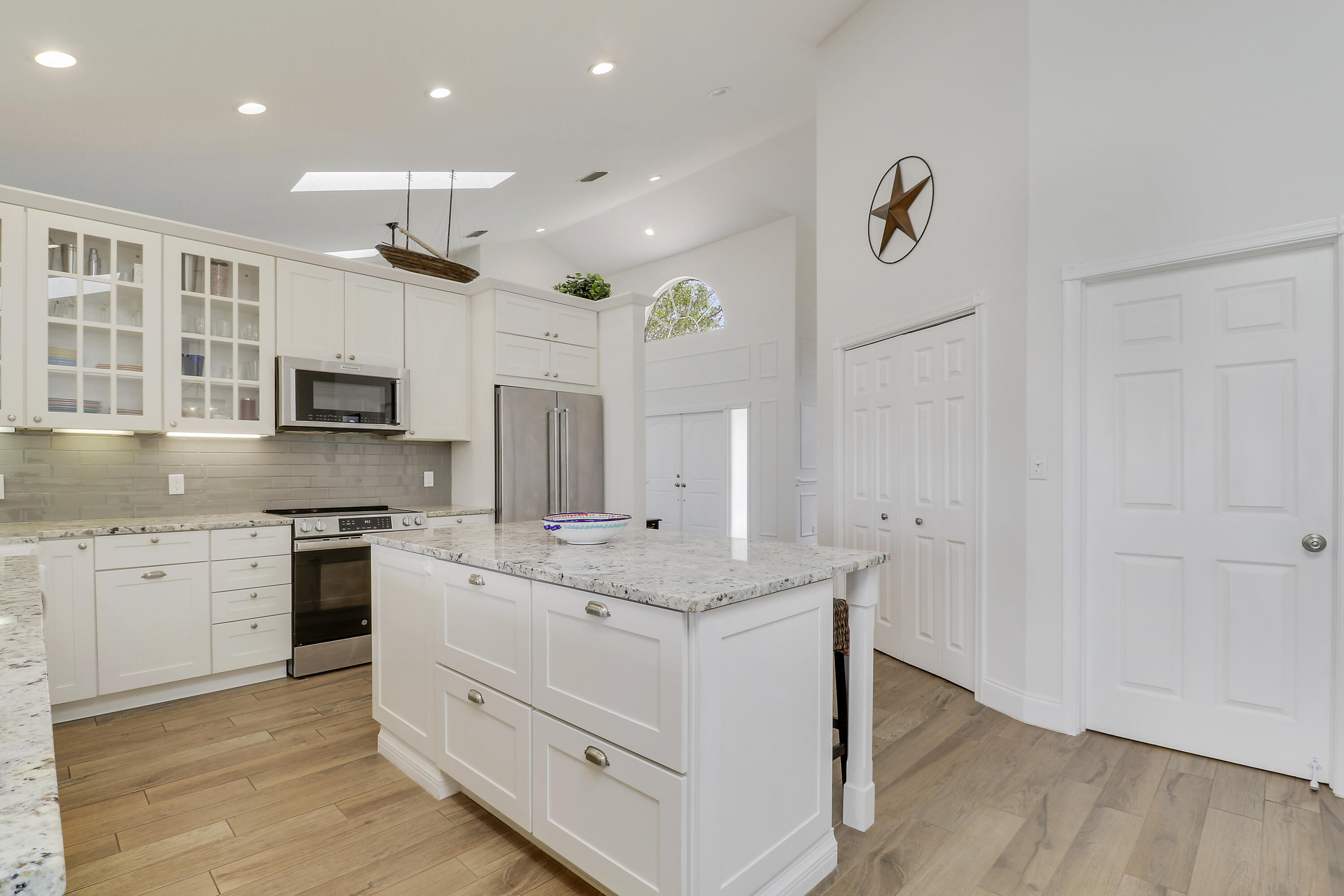 18815 Southeast River Ridge Road Jupiter, FL 33469 - Photo 16 of 70 Kitchen