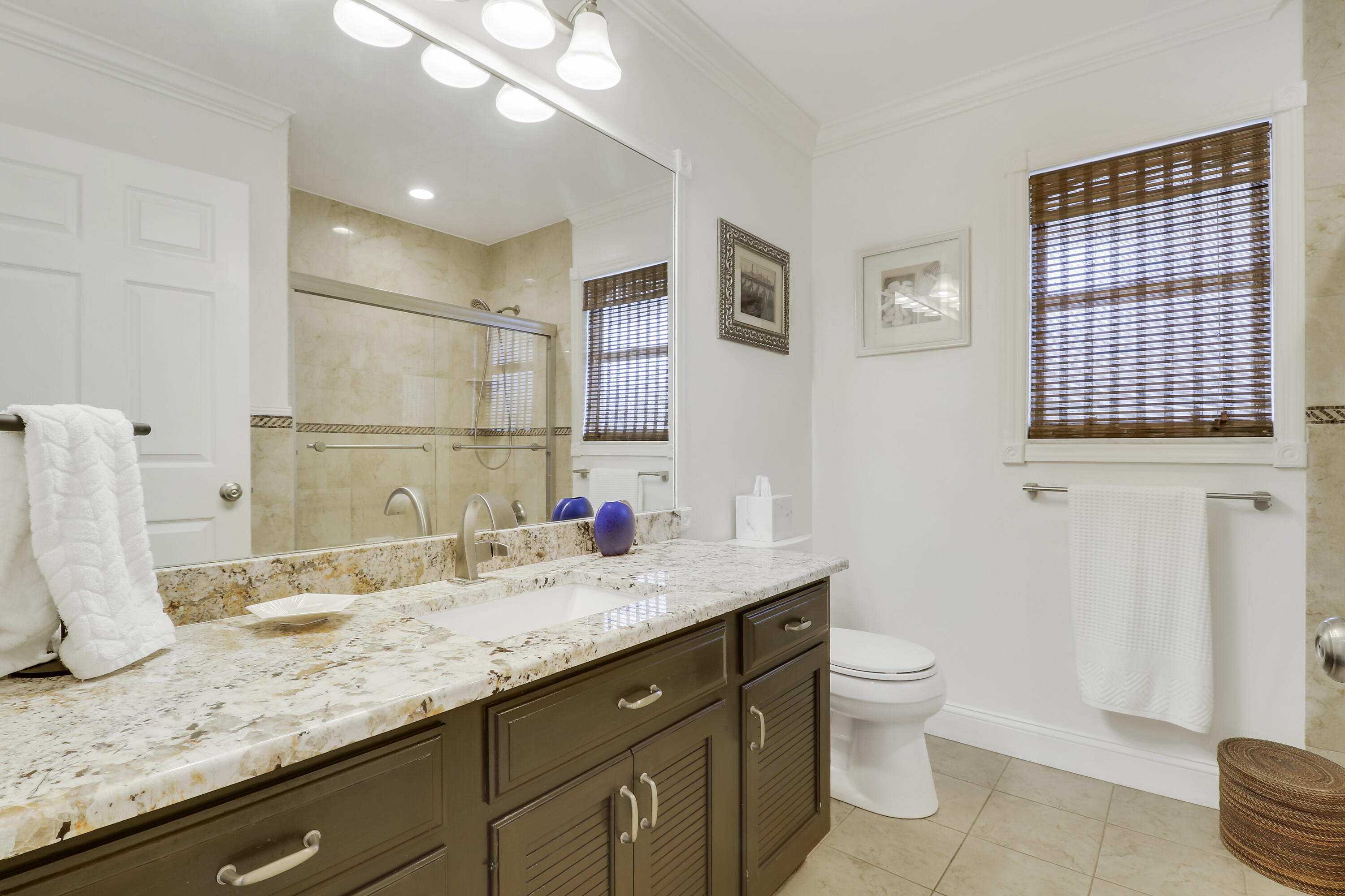 18815 Southeast River Ridge Road Jupiter, FL 33469 - Photo 26 of 70 Guest Bathroom