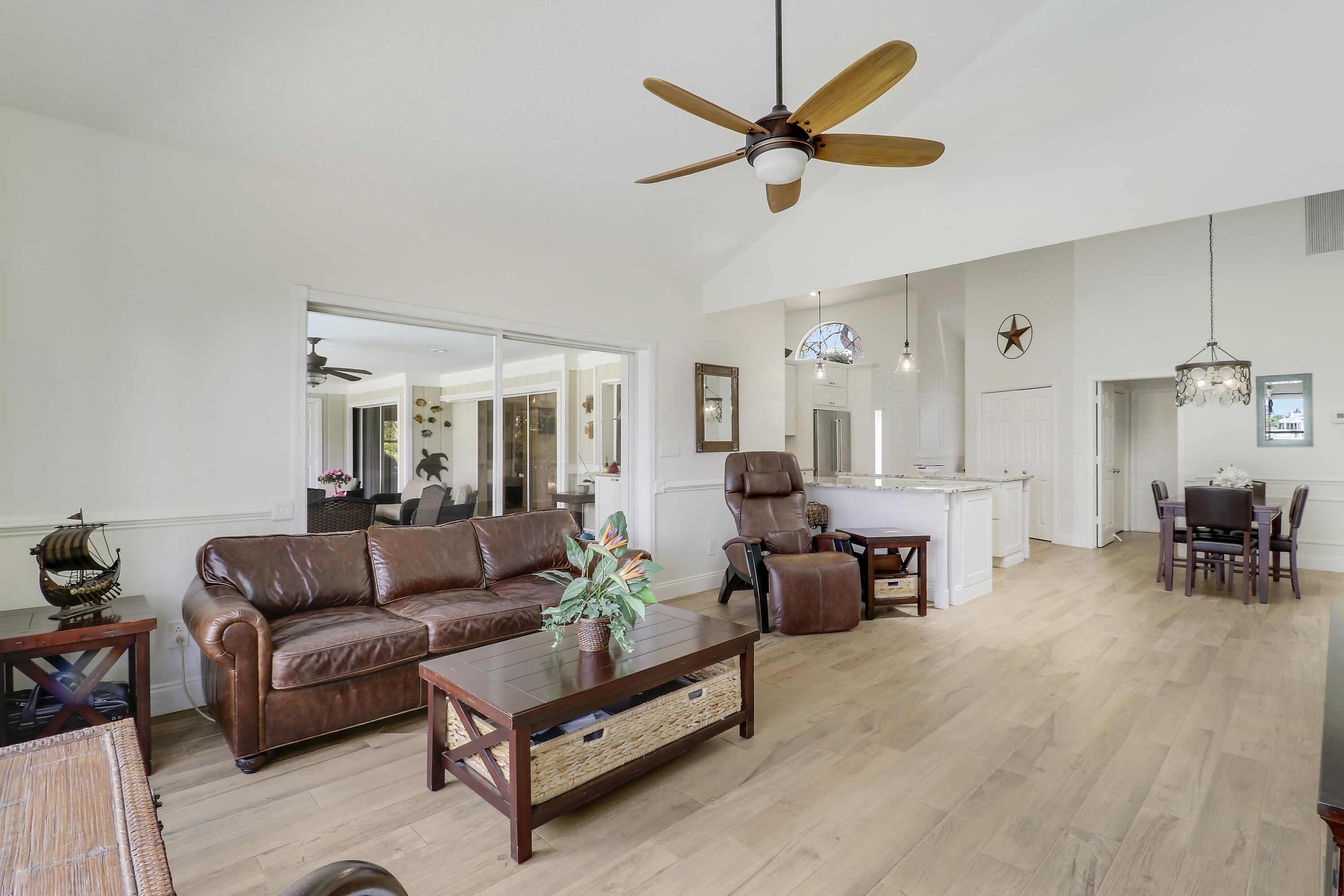 18815 Southeast River Ridge Road Jupiter, FL 33469 - Photo 31 of 70 Family Room