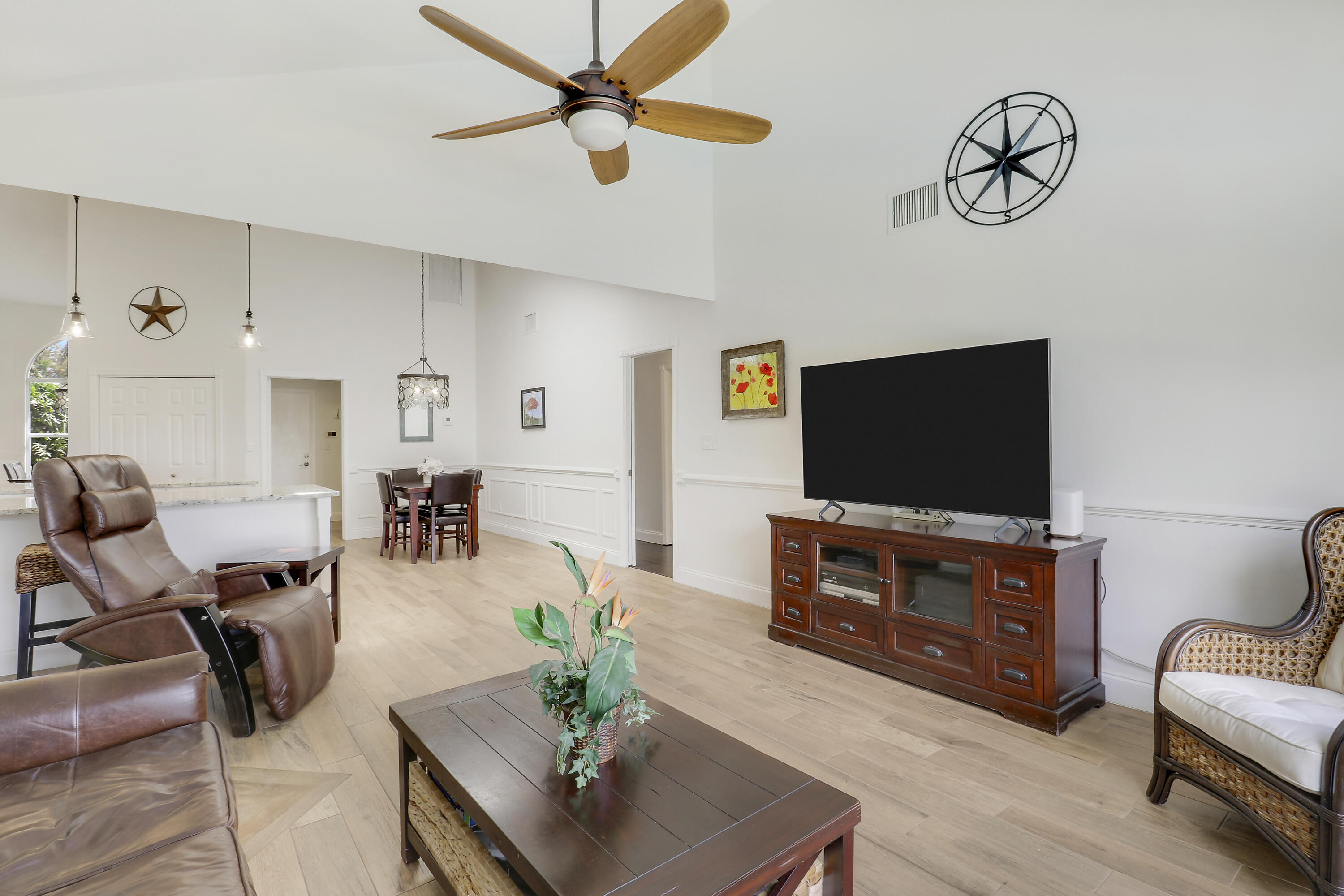 18815 Southeast River Ridge Road Jupiter, FL 33469 - Photo 32 of 70 Family Room