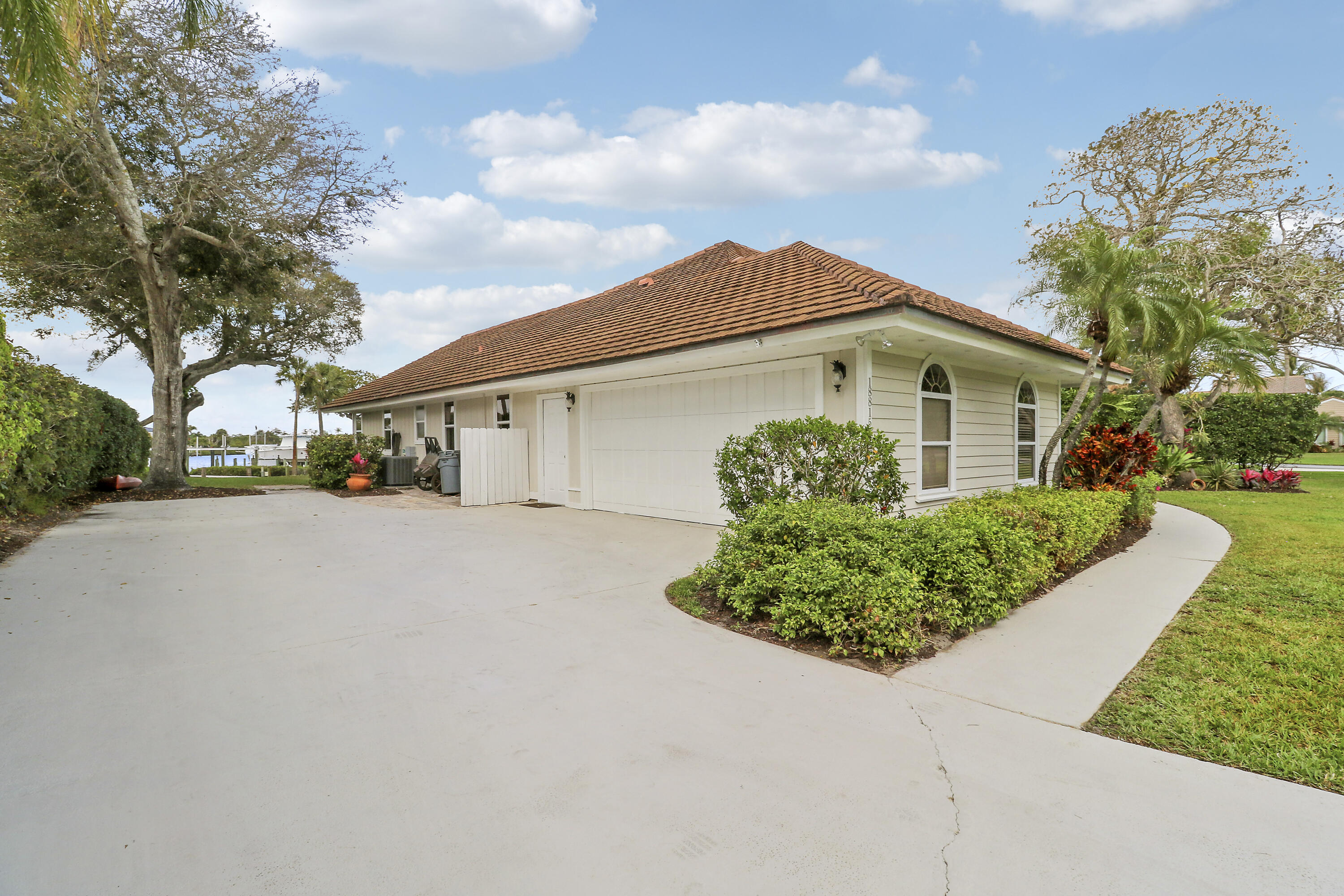 18815 Southeast River Ridge Road Jupiter, FL 33469 - Photo 59 of 70 Side Exterior
