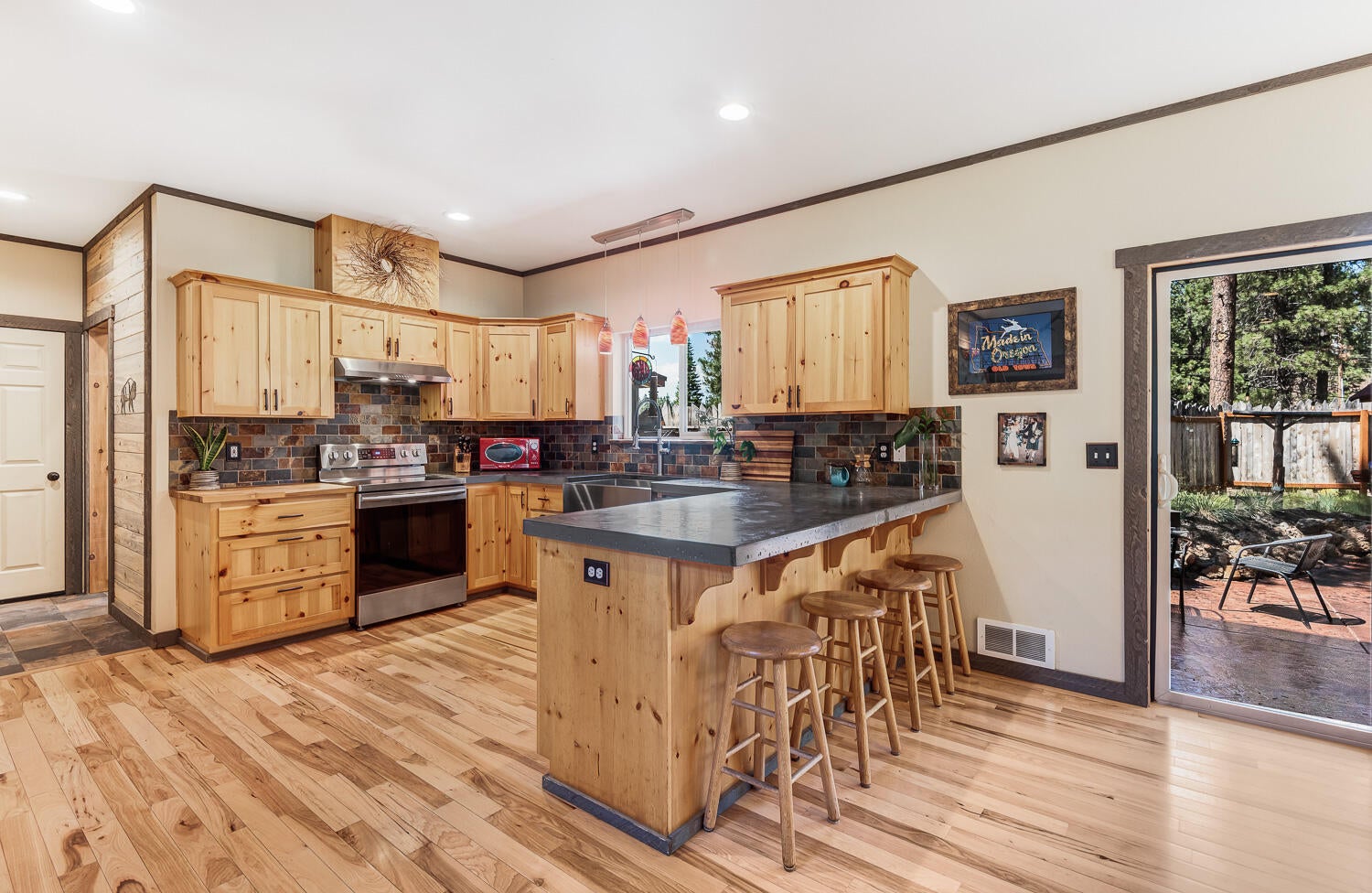 18796 Choctaw Road Bend, OR 97702 - Photo 9 of 35 Kitchen