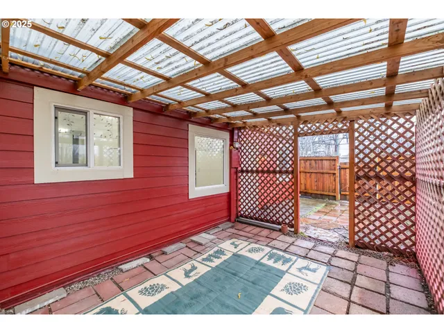 a view of an outdoor space