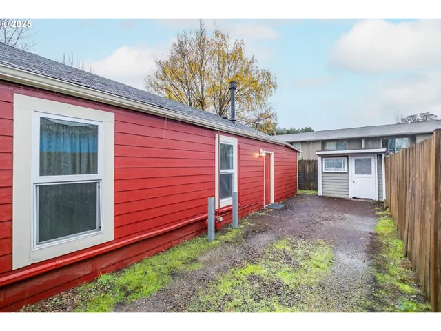 a view of a house with a backyard