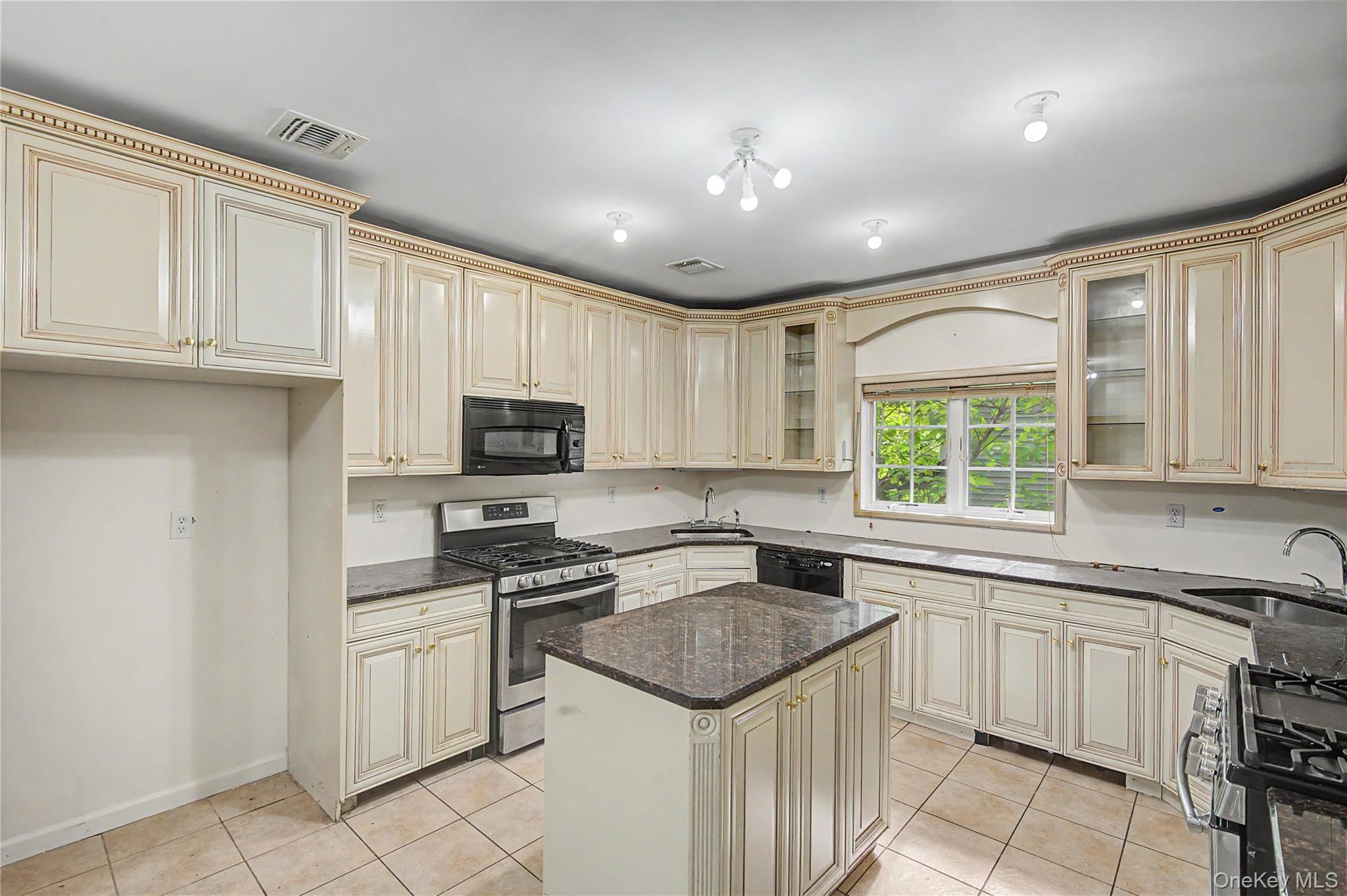11 Laura Place, Unit 2 Spring Valley, NY 10977 - Photo 10 of 49