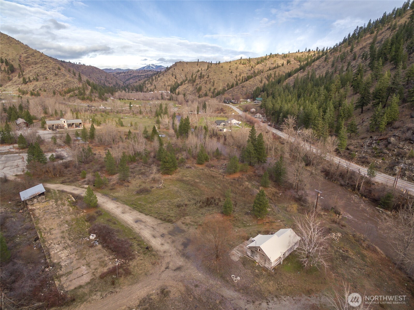 309 Mad Ranch Lane Entiat, WA 98822 - Photo 5 of 15 a view of a dry yard with mountains in the background
