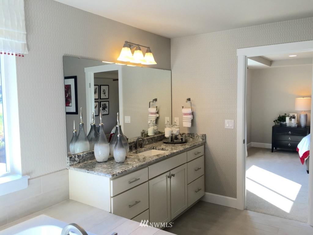 11077 5th Avenue Southwest Seattle, WA 98146 - Photo 12 of 14 Gallery Image 12