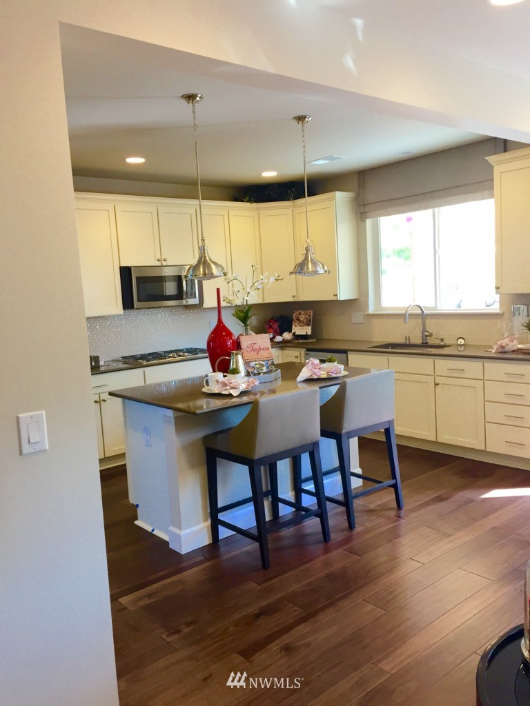 11077 5th Avenue Southwest Seattle, WA 98146 - Photo 6 of 14 Gallery Image 6