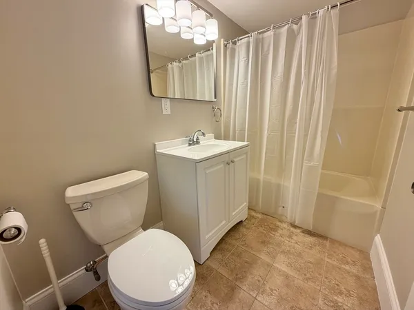 $2,800 | 2 Hammond Pond Parkway, Unit 203, Newton, MA 02467