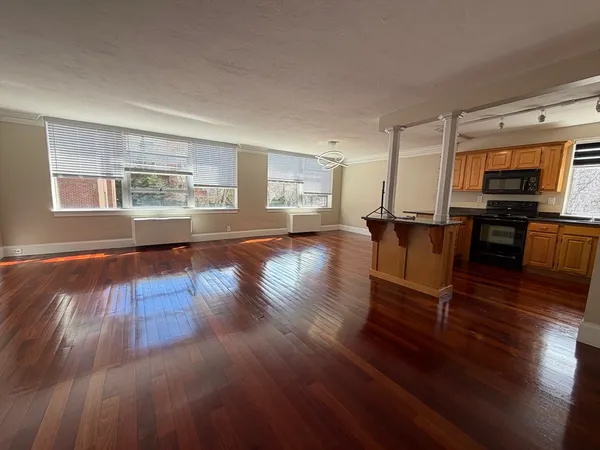 $2,800 | 2 Hammond Pond Parkway, Unit 203, Newton, MA 02467