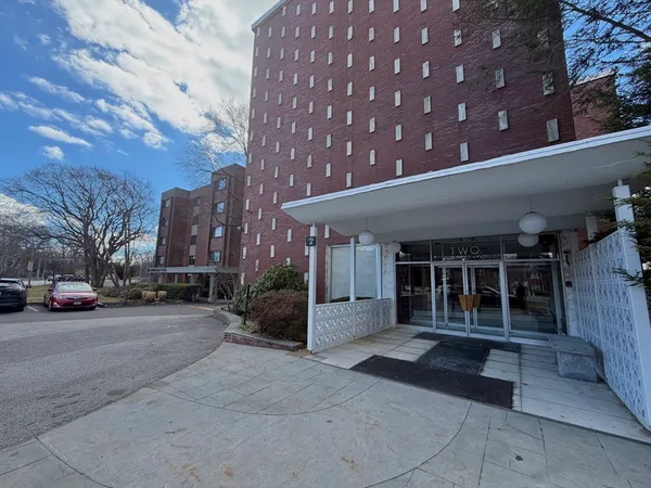 $2,800 | 2 Hammond Pond Parkway, Unit 203, Newton, MA 02467