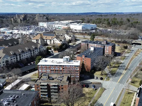 $2,800 | 2 Hammond Pond Parkway, Unit 203, Newton, MA 02467