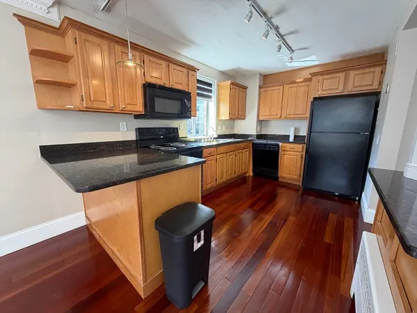 $2,800 | 2 Hammond Pond Parkway, Unit 203, Newton, MA 02467