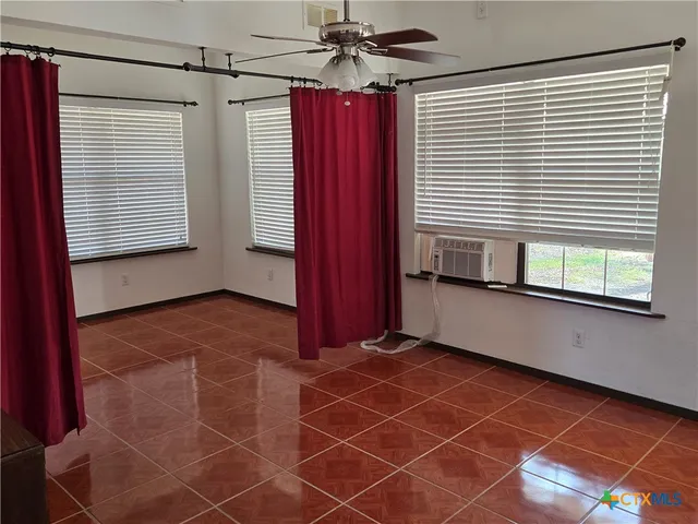 $2,000 | 248 Hilltop Drive, Seguin, TX 78155