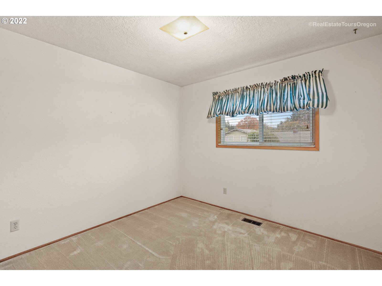 16901 Southeast Haig Street Portland, OR 97236 - Photo 19 of 32 an empty room with a window