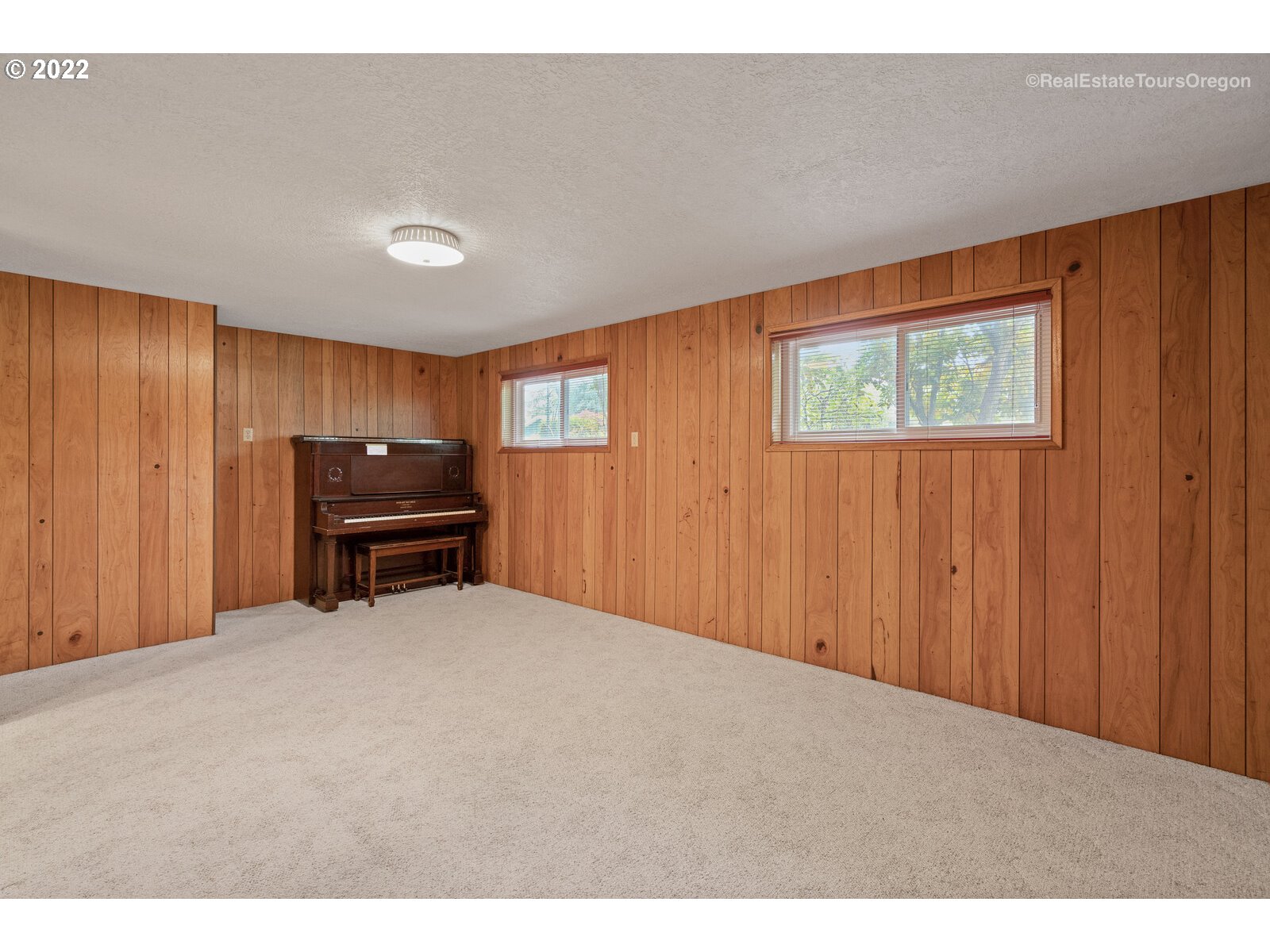 16901 Southeast Haig Street Portland, OR 97236 - Photo 24 of 32 a view of a livingroom with furniture