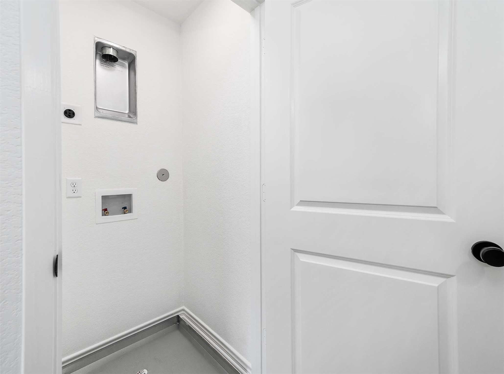 2020 Hampton Street, Unit A B Houston, TX 77088 - Photo 26 of 31 a view of a closet