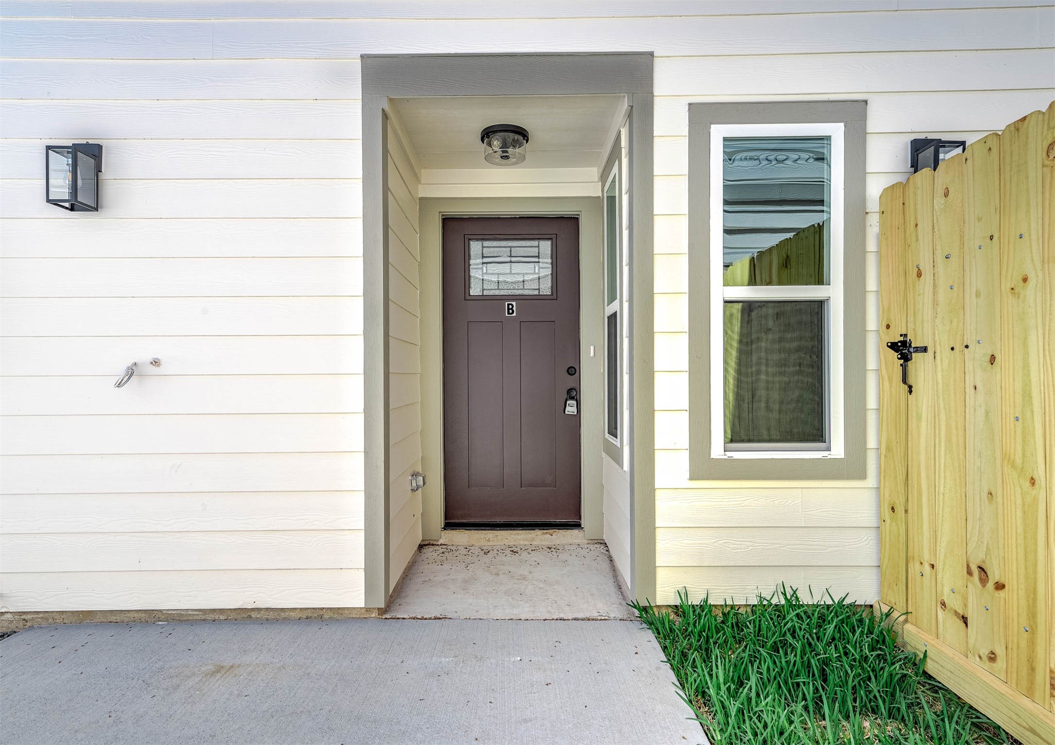 2020 Hampton Street, Unit A B Houston, TX 77088 - Photo 30 of 31 a view of front door of a house