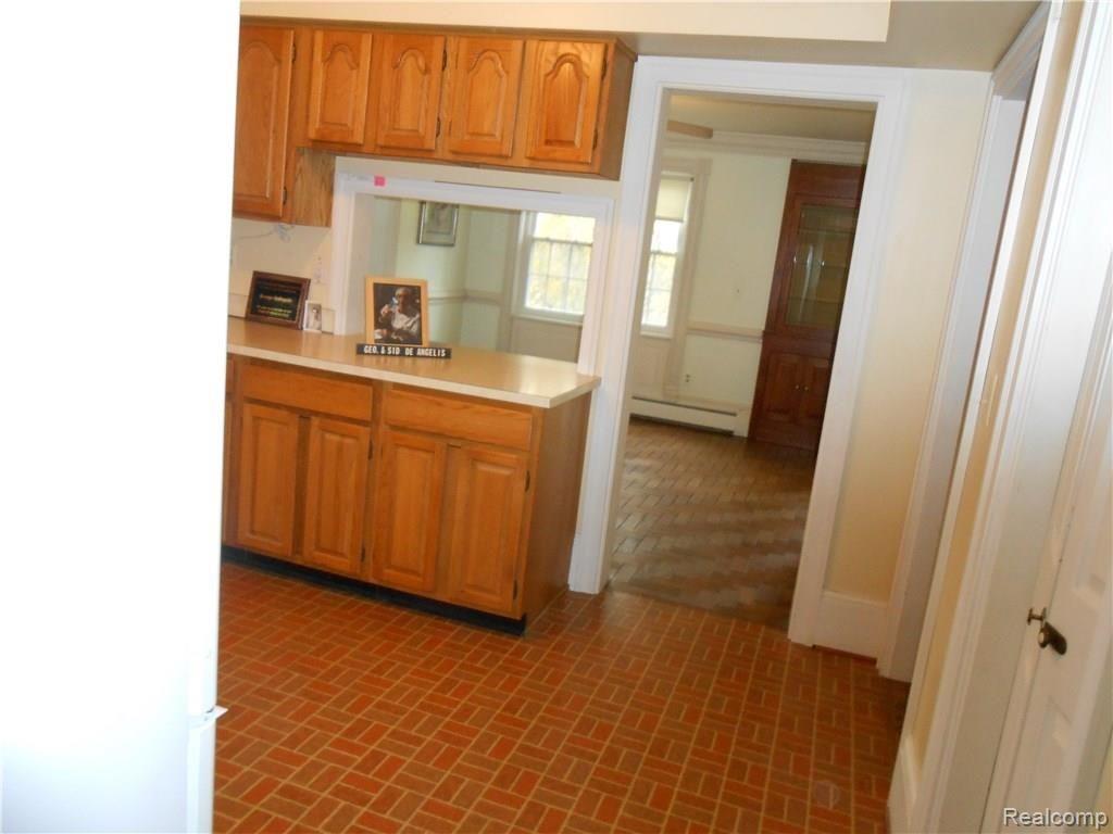 10405 North Rushton Road North South Lyon, MI 48178 - Photo 9 of 28 Kitchen entry into Dining Room