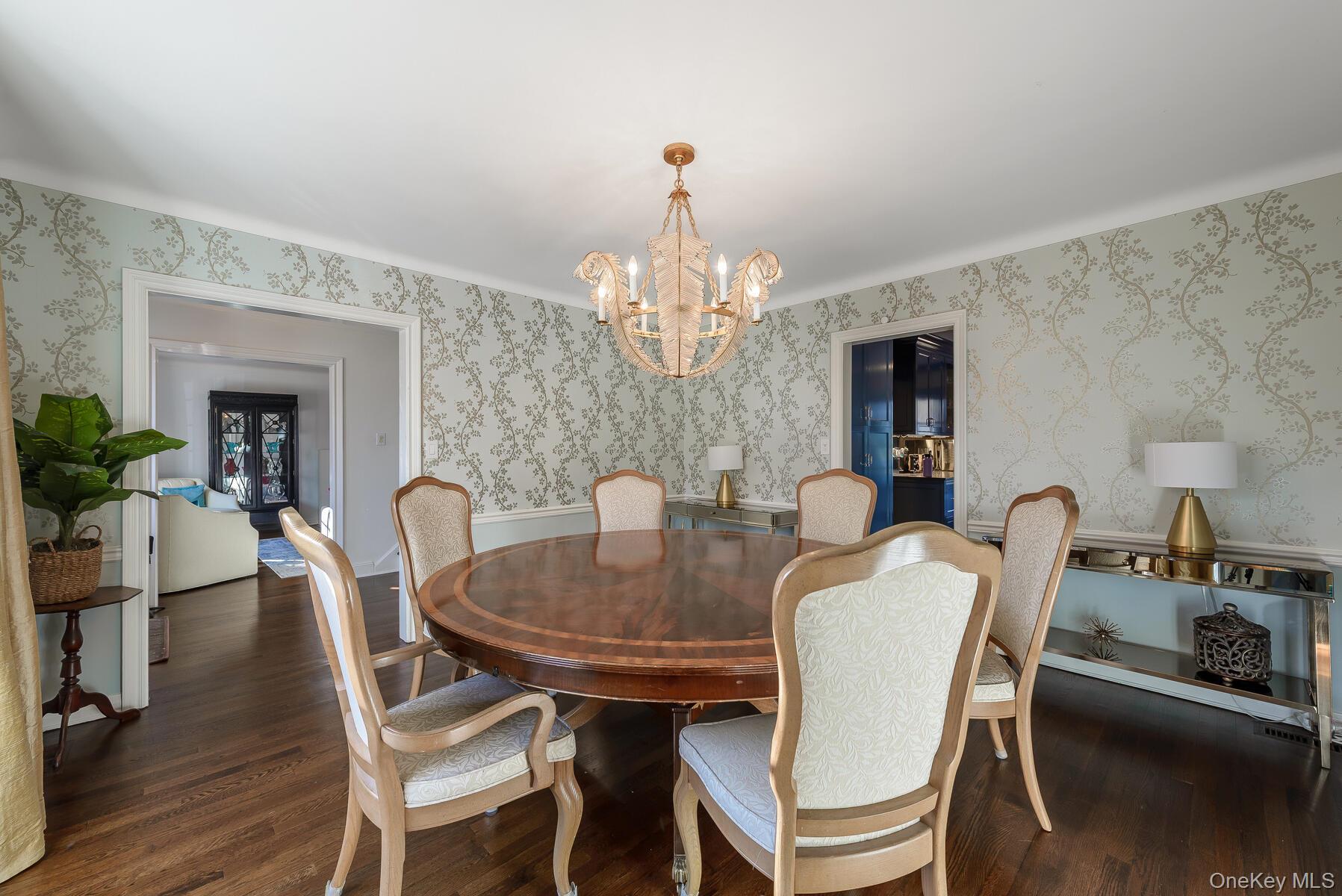 47 Whistler Road Manhasset, NY 11030 - Photo 6 of 31