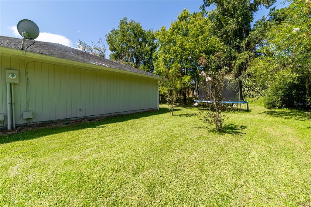 508 Northwest 94th Way Gainesville, FL 32607 - Photo 26 of 30 a backyard of a house