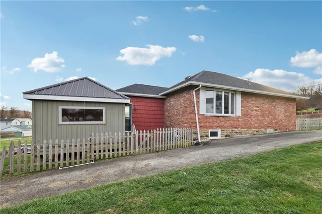 a view of a house with a backyard