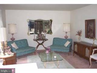 1010 Fredrick Boulevard, Unit R Reading, PA 19605 - Photo 4 of 6 Gallery Image 4