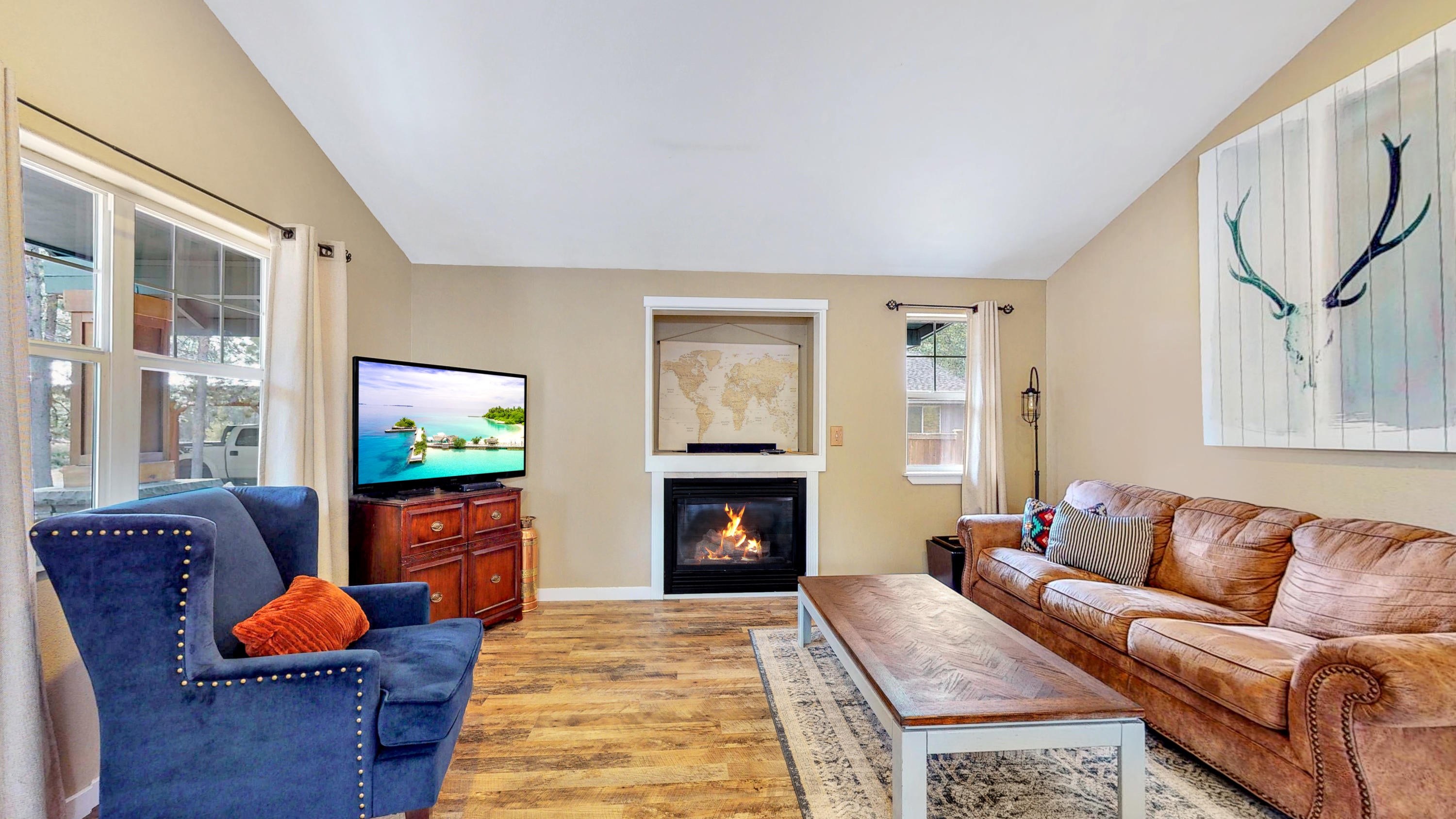 55911 Black Duck Road Bend, OR 97707 - Photo 7 of 24 Great Room