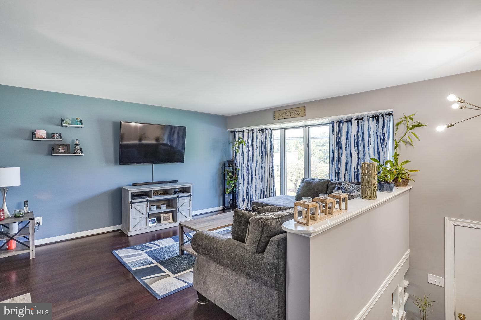 200 Long Point Road Stevensville, MD 21666 - Photo 9 of 28 Alt View of Upper Level Living Room