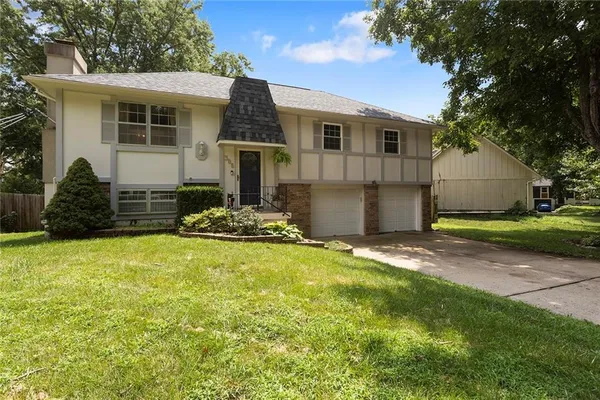 $315,000 | Southwest Rockwood Street, Blue Springs, MO 61014