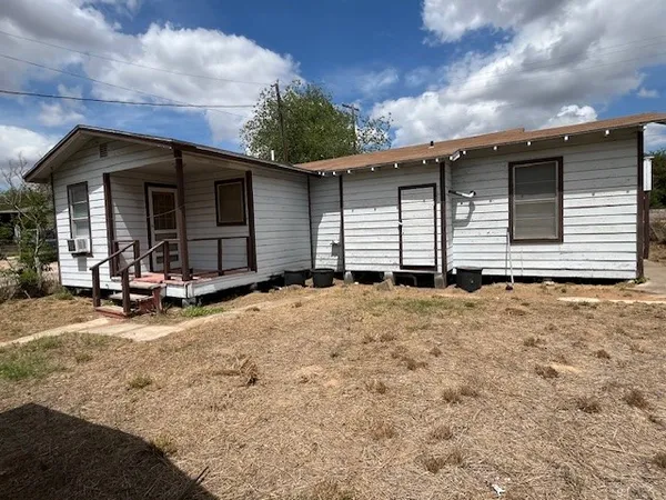$54,900 | 303 East Texas Street, Hebbronville, TX 78361