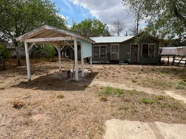 $54,900 | 303 East Texas Street, Hebbronville, TX 78361