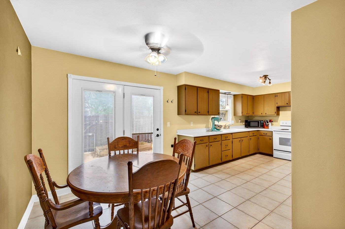 1529 Ivory Drive Sun Prairie, WI 53590 - Photo 7 of 24