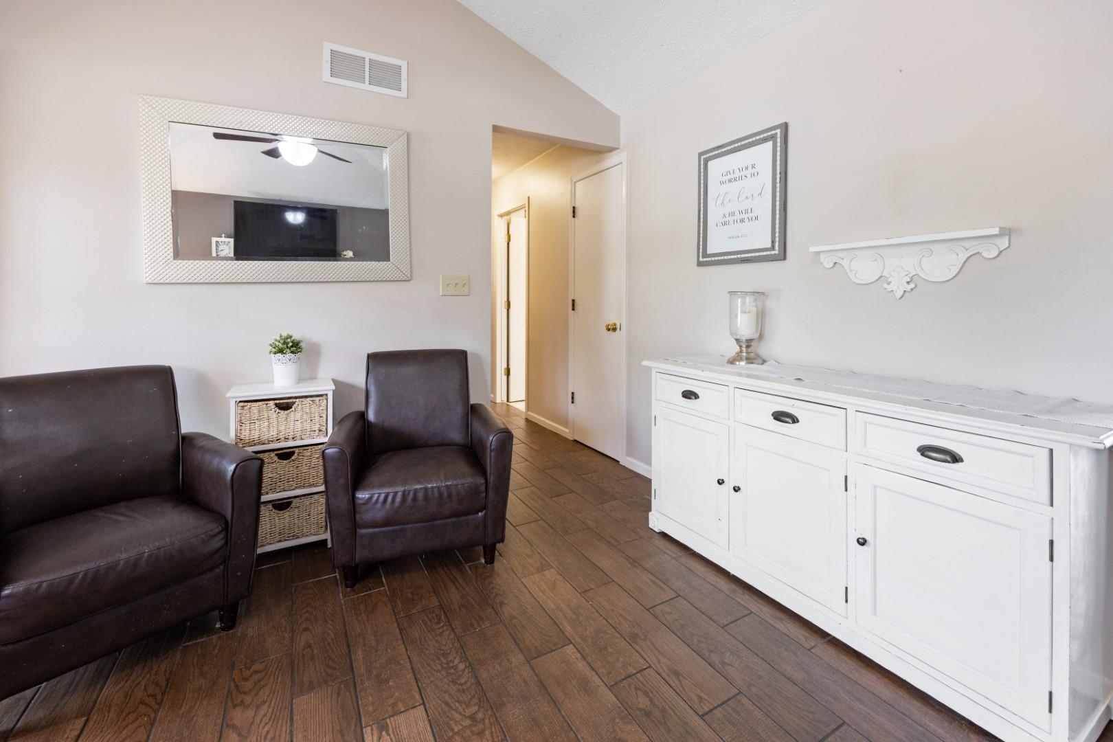 5568 Gray Eagle Road Roscoe, IL 61073 - Photo 14 of 45 a living room with furniture