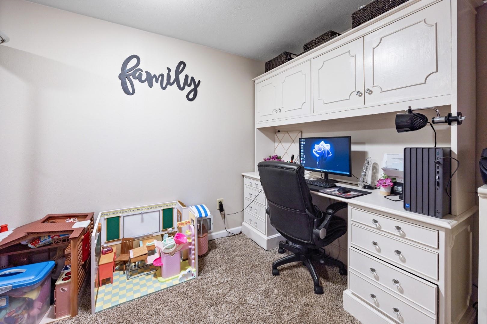 5568 Gray Eagle Road Roscoe, IL 61073 - Photo 33 of 45 a view of a workspace with furniture