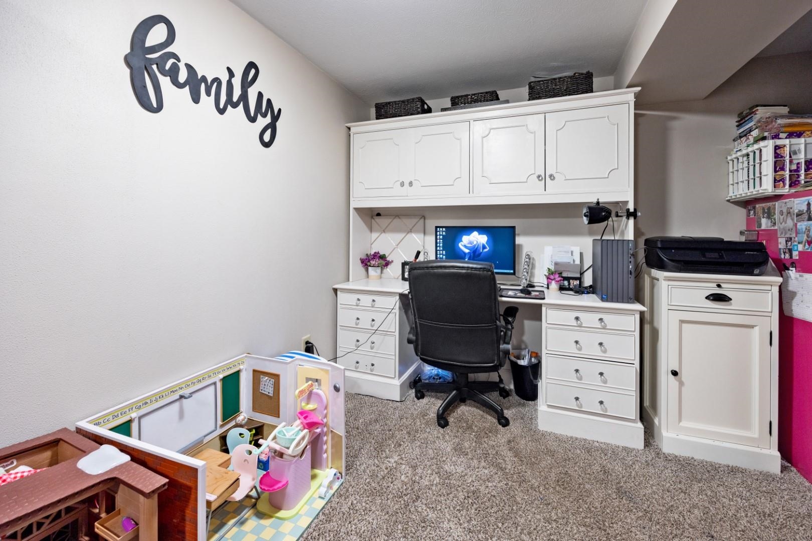 5568 Gray Eagle Road Roscoe, IL 61073 - Photo 34 of 45 a view of a workspace with furniture