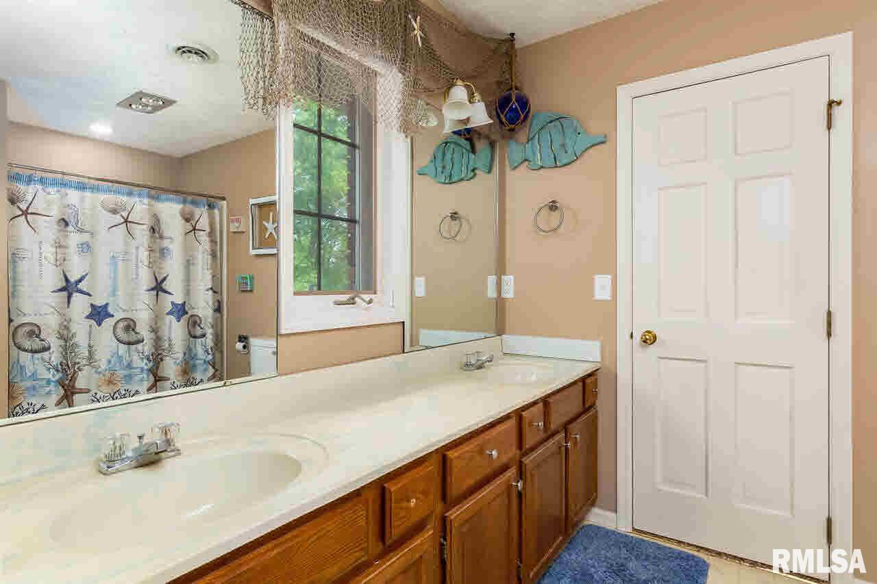 4010 Jersey Ridge Road Davenport, IA 52807 - Photo 18 of 24 Gallery Image 18