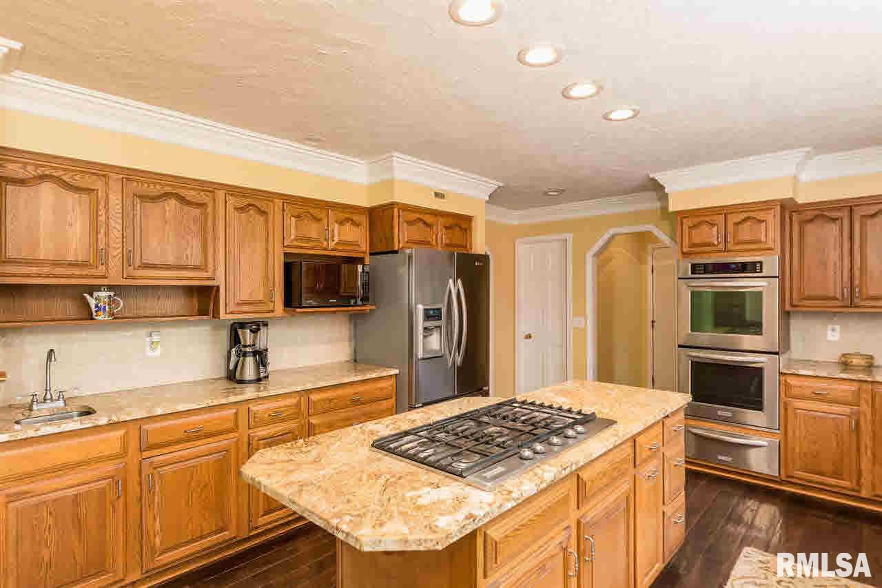 4010 Jersey Ridge Road Davenport, IA 52807 - Photo 4 of 24 Gallery Image 4