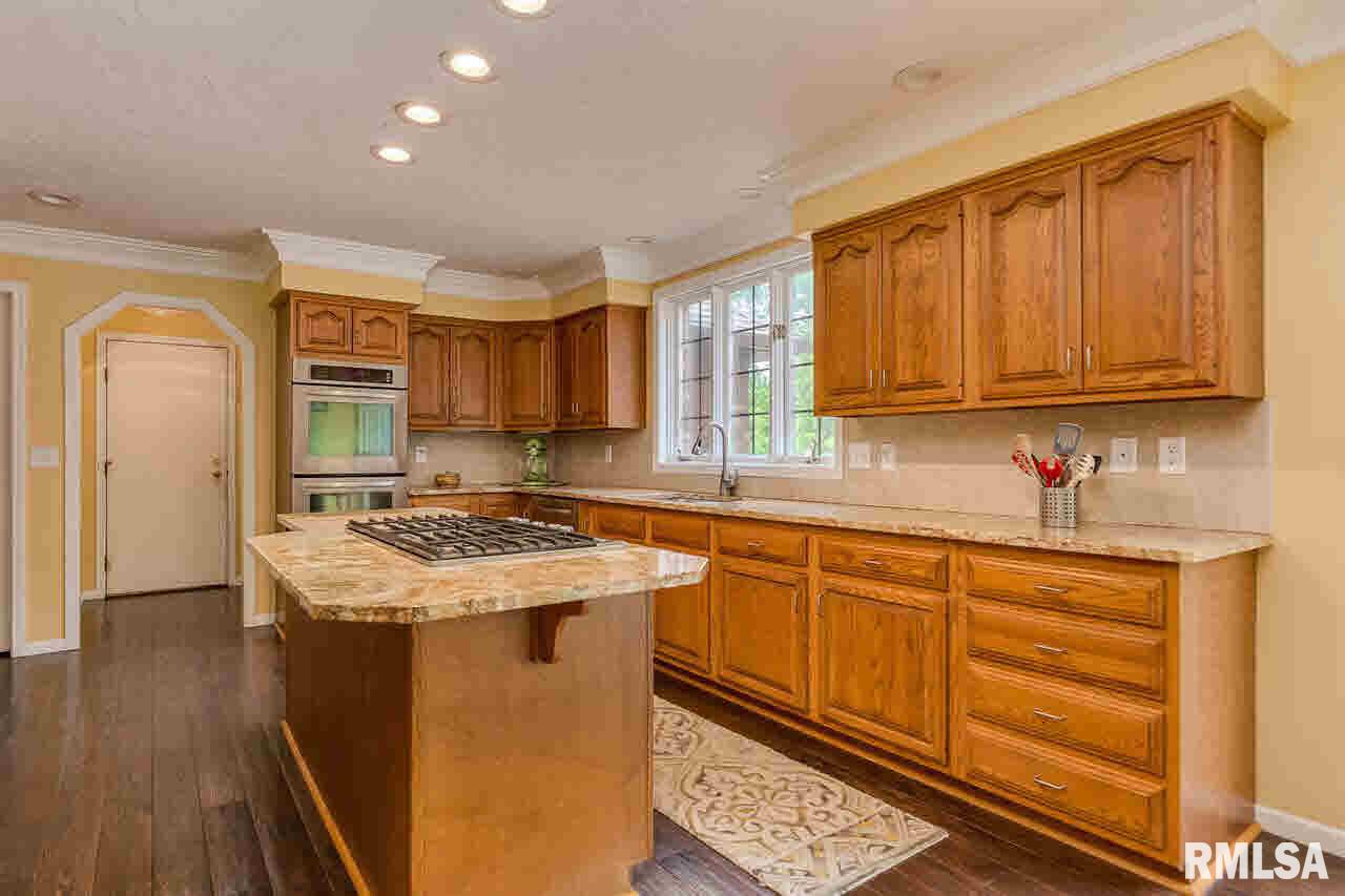 4010 Jersey Ridge Road Davenport, IA 52807 - Photo 5 of 24 Gallery Image 5