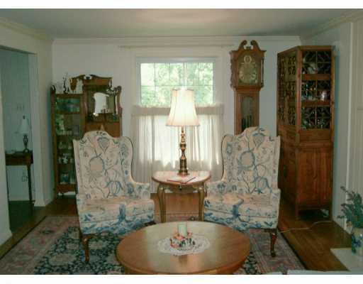 824 Elm Spring Road Mt. Lebanon, PA 15243 - Photo 2 of 8 Gallery Image 2