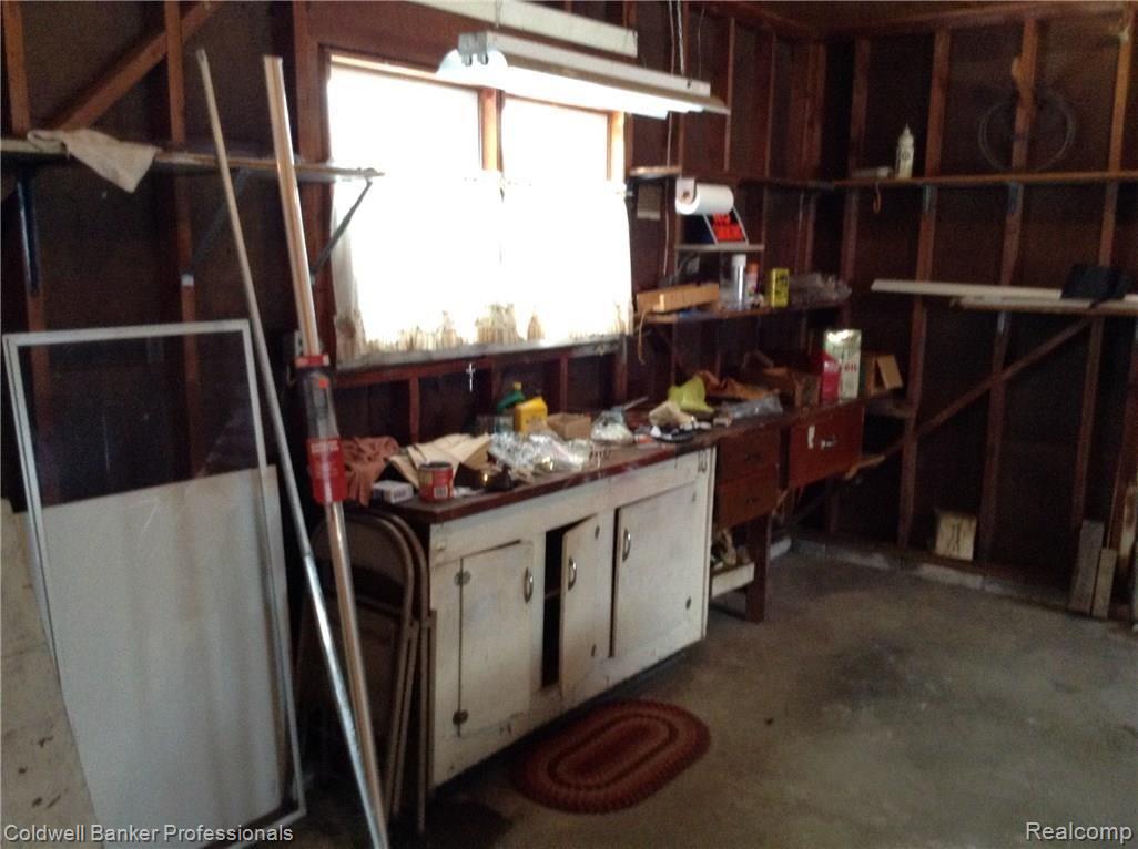1047 Turrill Road Lapeer, MI 48446 - Photo 45 of 58 Work Bench in garage