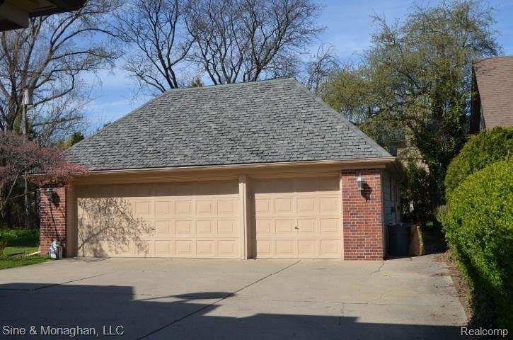 44 Hampton Road Grosse Pointe, MI 48236 - Photo 32 of 33 03 Garage.jpg