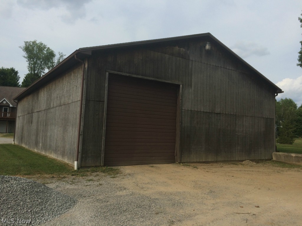 10860 West Calla Road Salem, OH 44460 - Photo 16 of 18 Large 40' x 60' buildiing with three large 12' overhead doors!