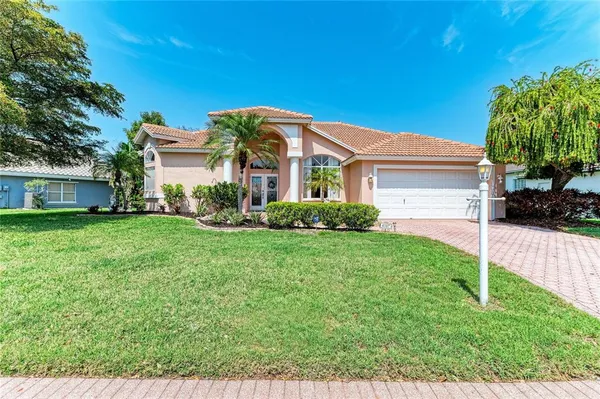 $435,000 | 4107 72nd Avenue East, Sarasota, FL 34243