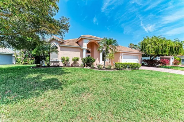 $435,000 | 4107 72nd Avenue East, Sarasota, FL 34243
