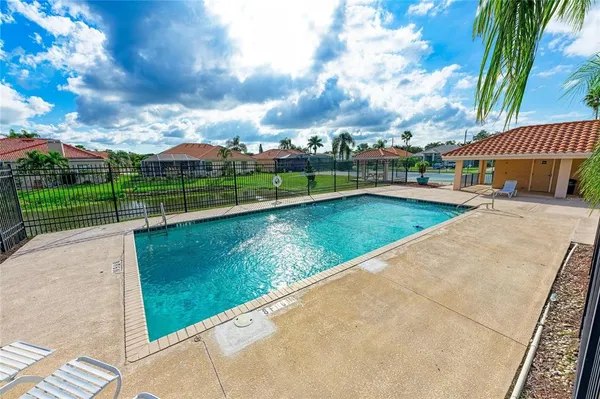 $435,000 | 4107 72nd Avenue East, Sarasota, FL 34243