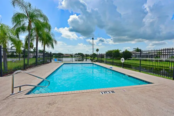 $435,000 | 4107 72nd Avenue East, Sarasota, FL 34243